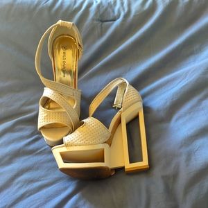 7.5 beige platform heel